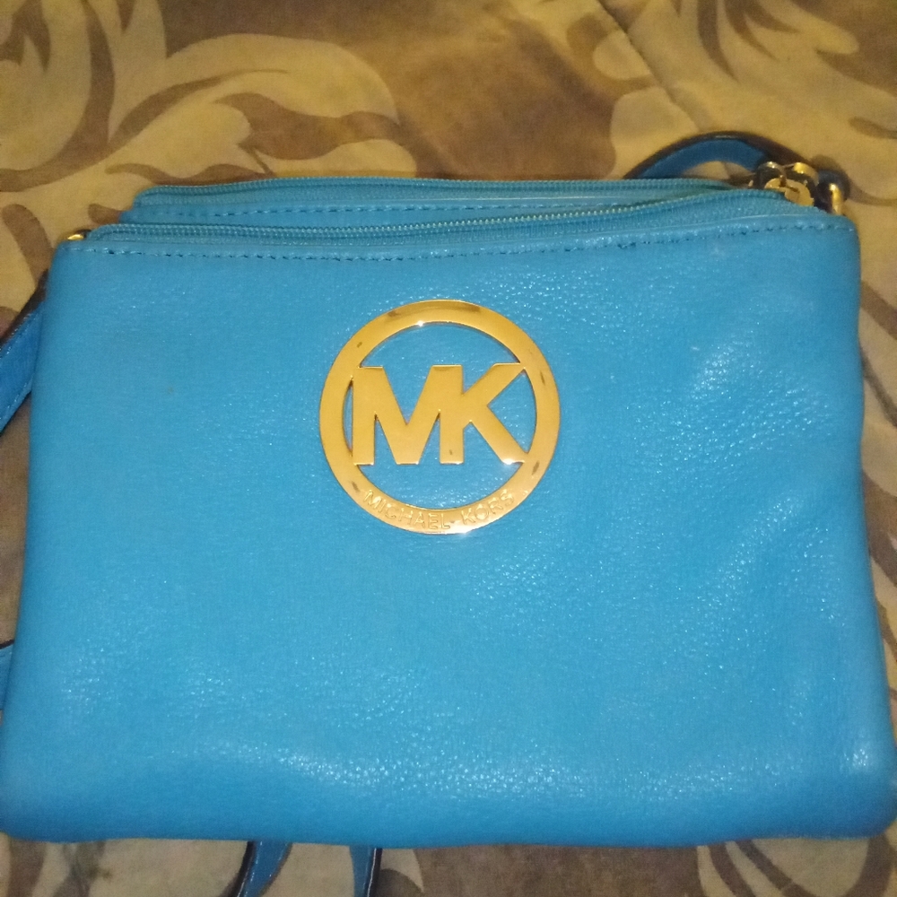 Michael Kors beautiful blue crossbody purse with lots of pockets and space.